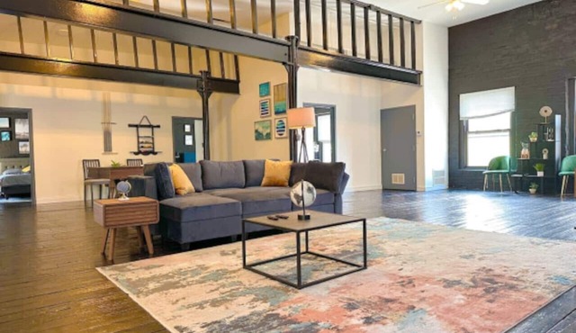 Luxury 5BR South Loop, McCormick Place, Pool Table