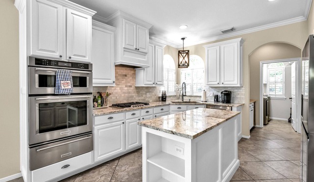 Luxury 5BR w/Pool & Hot Tub | Sleeps Groups | ~35 Min to NRG Stadium World Cup
