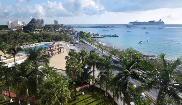 Luxury 6th Floor Condo w/Large Terrace PL6A