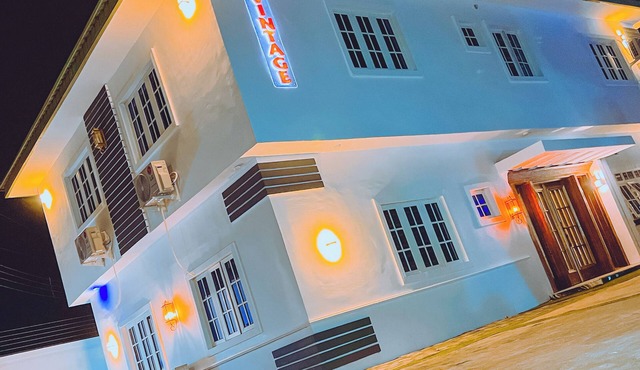 LUXURY 7 BEDROOMS ENTIRE HOUSE ACCOMODATION IN IBADAN, OYO STATE