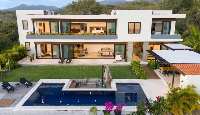Luxury 7 BR Villa Oceanview W/Chef & Pool!