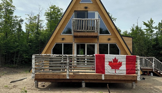 Luxury A frame retreat, relax and get cozy at Woodz Up. Pet friendly!