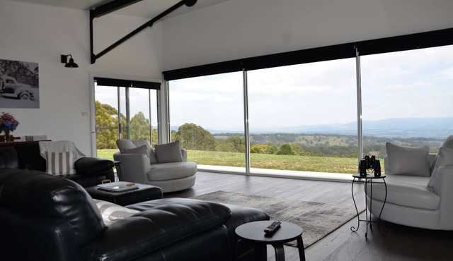Luxury accommodation - King size beds - Amazing views- 5mins to Oberon
