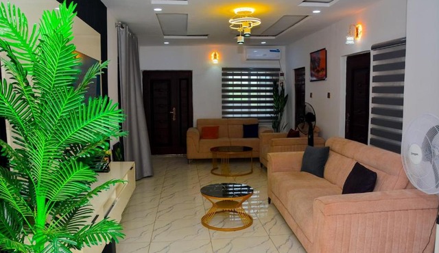 Luxury AdoEkiti Apartment Regular Power Supply, Wi-Fi