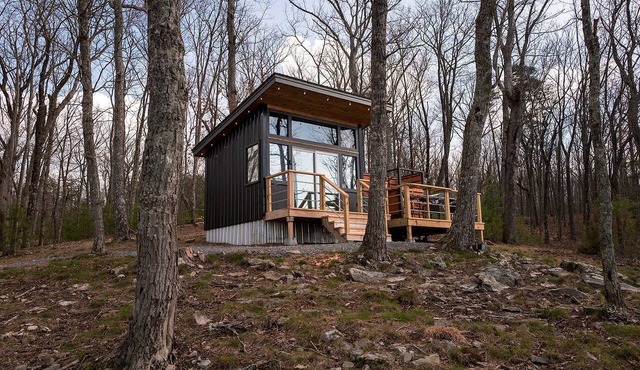 Luxury Adventure Studio Chalet with Outdoor Shower near Cloudland Canyon & McLemore Golf Club in Menlo, GA