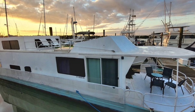 Luxury Afloat~Waterfront Retreat w/Rooftop Lounge~Walking Distance to Town