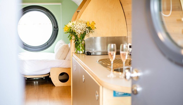 Luxury Anthropod - Ben Cleugh with Private Decking & Hot Tub