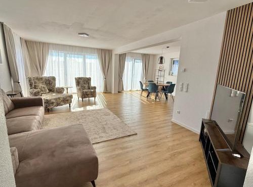 Luxury Apartment 4 bedrooms Self check in out