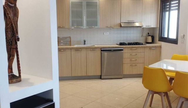 Luxury Apartment on the 18th floor, 2 min from the beach
