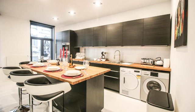 LUXURY APARTMENT
