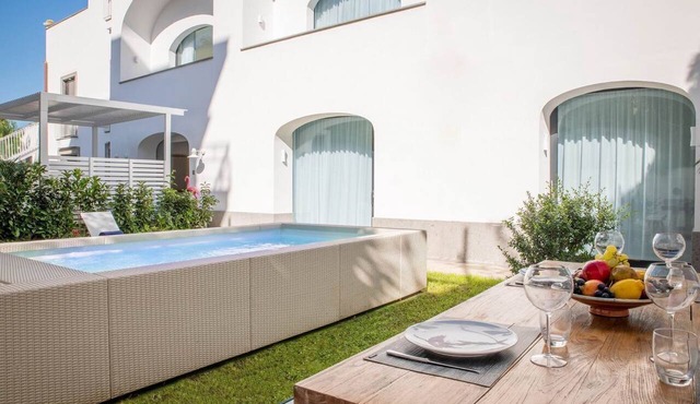 Luxury Apartment with Garden and Pool