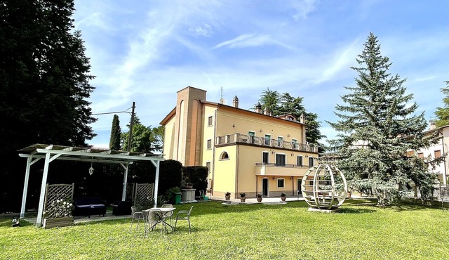 Luxury Apartment, strategic location, about 5 minutes from the historic center.