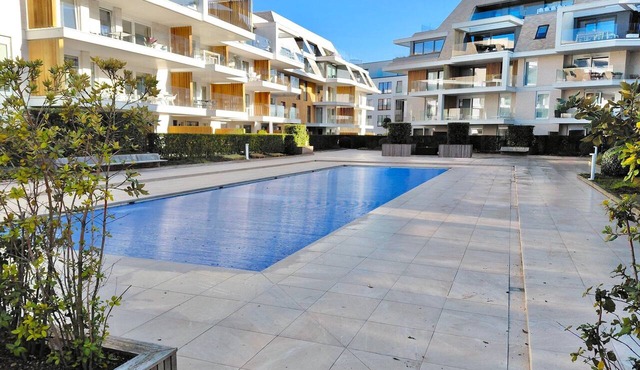 Luxury Apartment with Pool & Parking