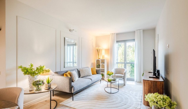 Luxury Apartment with Elevator and Private Parking