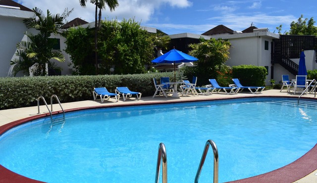 Luxury apartment with views of 4th green and pool