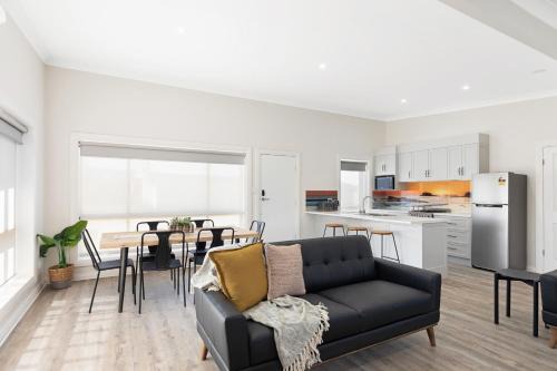 Luxury Apartments and Motel Rooms - Free Wifi - Close To Beach