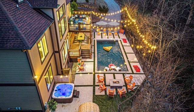 Luxury Asheville Retreat Pool, Hot Tub, Sauna, Elevator, Theater Sleeps 20