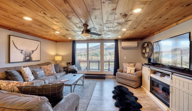 Luxury at Sugar Ski - Extremely close to Slopes, Golf, Tubing, and Ice Skating