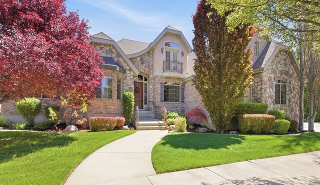 Luxury Basement Full Apartment with Private Entrance
