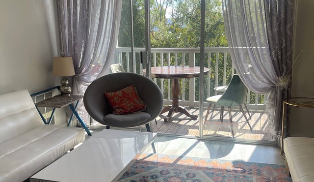 Luxury bay view apartment in Southampton, Benicia