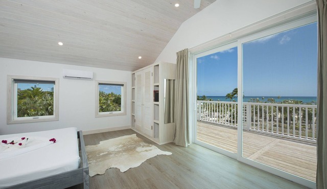 Luxury Beach House with Pool in Boutique Resort