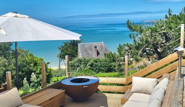 Luxury Beachfront Villa With Private Pool and Ocean View