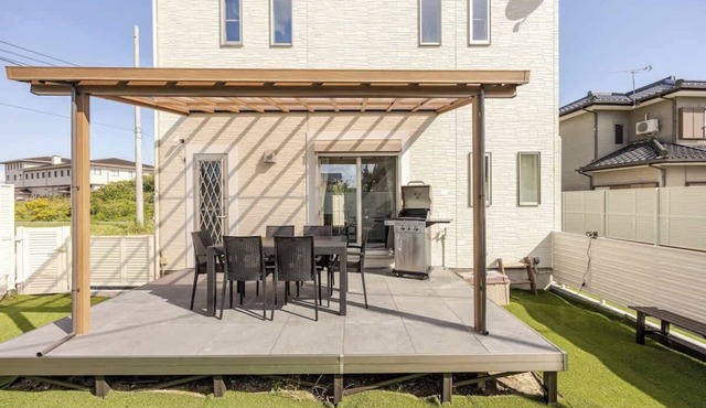 Luxury Beach Getaway | Pet-Friendly | BBQ, Sauna & Jacuzzi | Up to 9 Guests