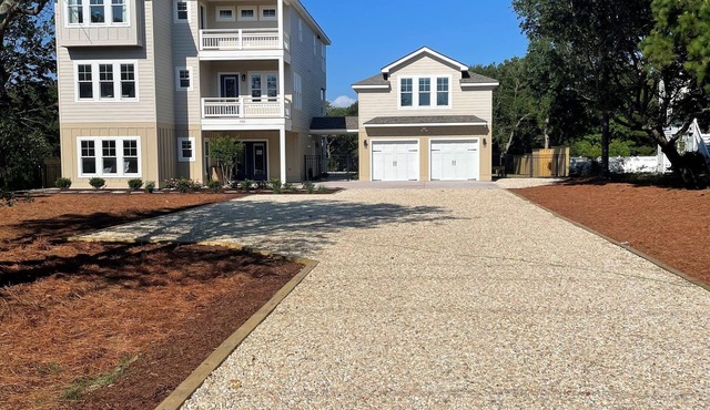 Luxury Beach House! Only Two Blocks from the Beach!