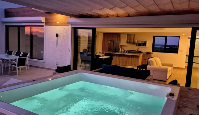 Luxury Beach Penthouse Jacuzzi & Lagoon View