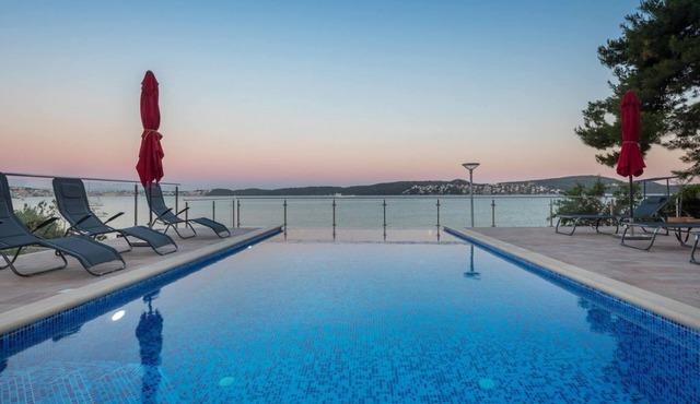 LUXURY BEACH TWO BEDROOM APARTMENT WITH INFINITY HEATED POOL WITH HYDROMASSAGE