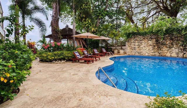 Luxury Beach Villa With Stunning Sea Views And Direct Access On To Mullins Beach