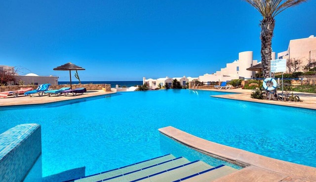 Luxury Beach Villa With Pool And Sea Views. Harbour And Beach Nearby.