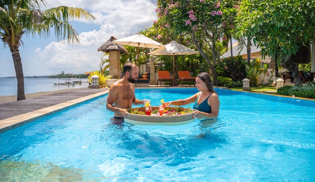 Luxury Beachfront Villa with Infinity Pool