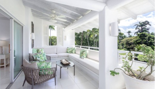 Luxury beachfront 2 bed, 2 bath apartment, overlooking pool, newly refurbished