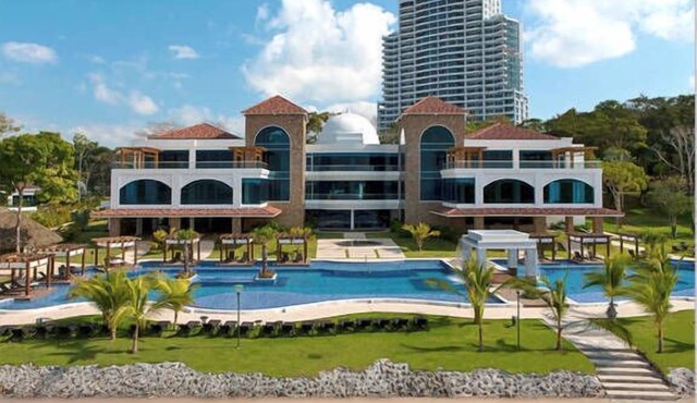 Luxury Beachfront Condo in Playa Bonita, Panama City's best accommodation option