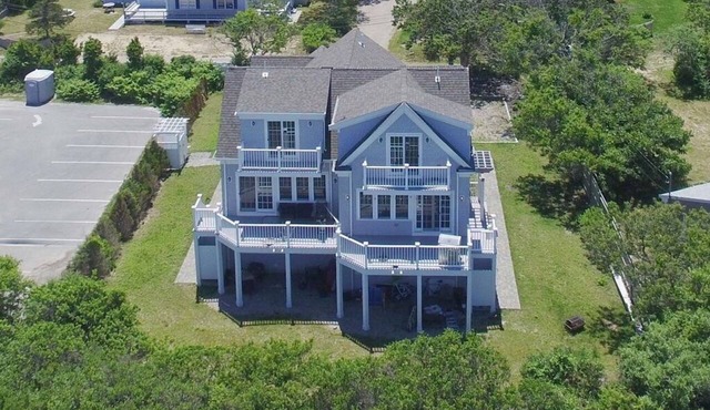 Luxury Beachfront Condo on Bayview Beach (2047)