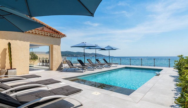 Luxury beachfront villa with pool, large capacity, Jacuzzi, and services