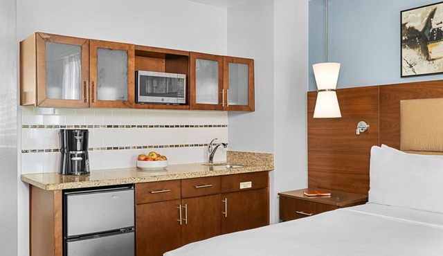LUXURY BEACHFRONT KOOLINA CLUB + AMENITIES
