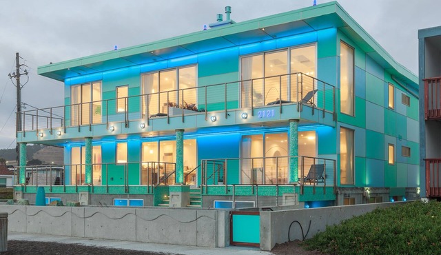 Luxury Beachfront Penthouse near SF (4)