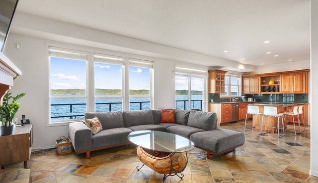 Luxury Beachfront Retreat w/Hot Tub, Fireplaces, Patio, Easy Beach Access