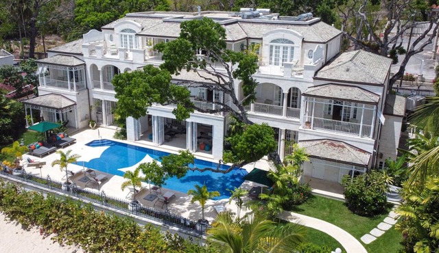 Luxury Beachfront Villa - Kiko (6 bed)