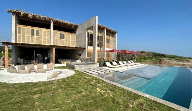 Luxury Beachfront Villa in Puerto Escondido - Casa Entremuros