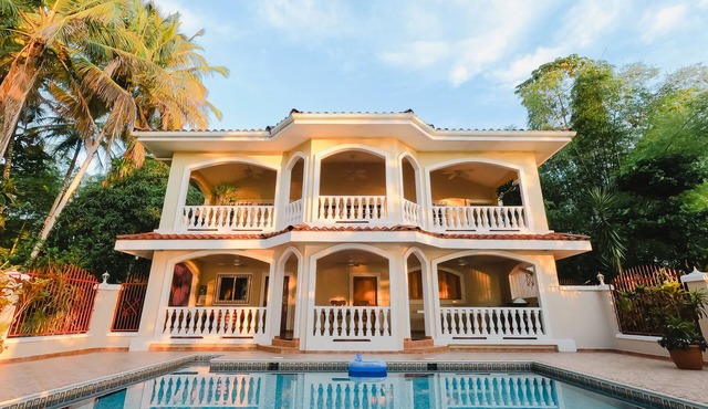 Luxury Beachfront Villa & Pool