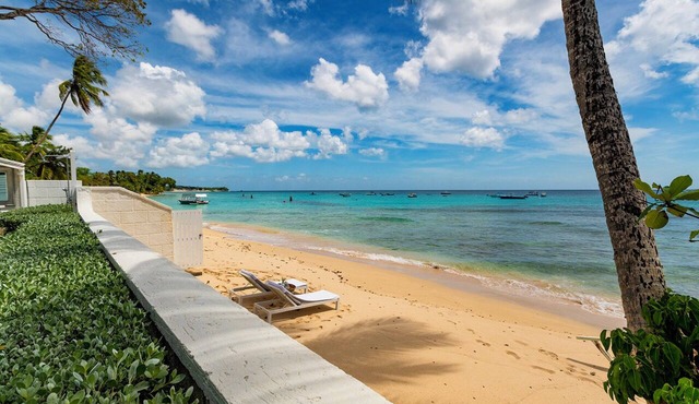 Luxury Beachfront Villa - Cook & Housekeeper included