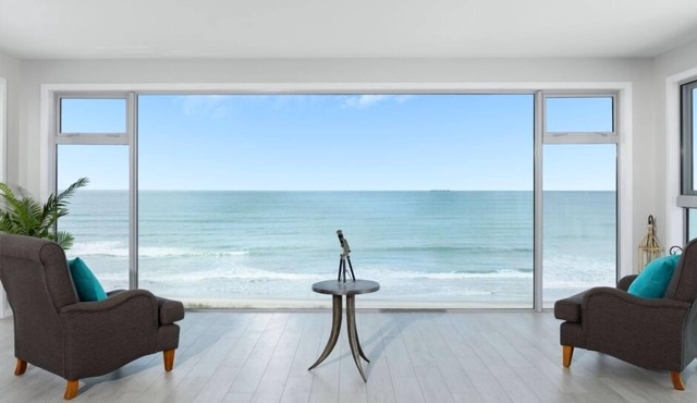 Luxury Beachfront with 180 degree views