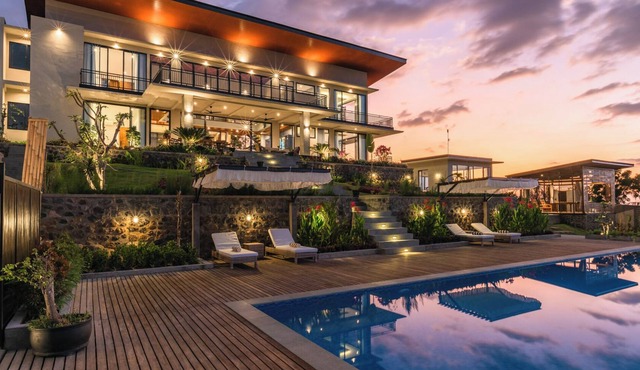 Luxury & Beautiful Dream Getaway Villa In Lovina