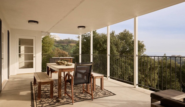 Luxury Brentwood Hilltop Retreat w/Panoramic Ocean Views & The Getty Center