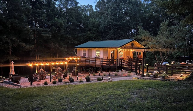 Luxury Cabin, fire pit, BBQ, WiFi, forest view, river access