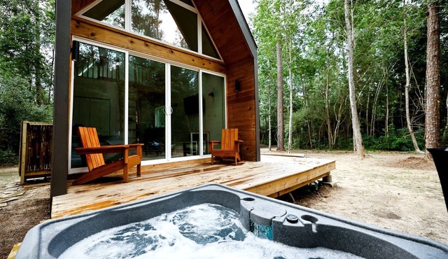 Luxury Cabin with Private Hot Tub - Cueta, Montgomery, TX