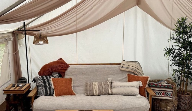 Luxury Canvas Retreat w/Rain Shower & Firepit in Brush Prairie, Washington